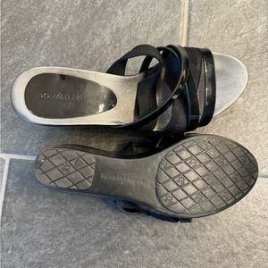 Donald J Pliner wedges